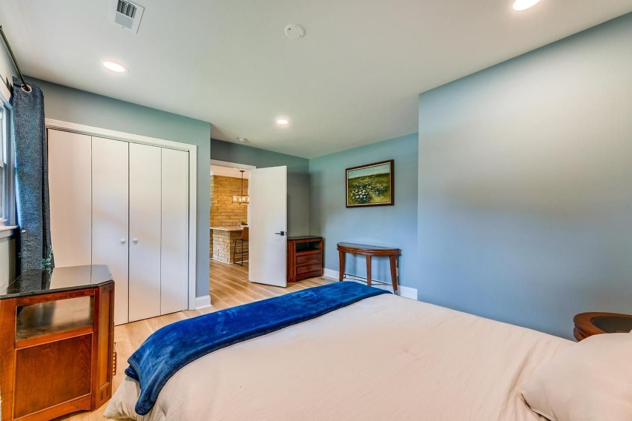 Charming Home: 2 Mi To Downtown!