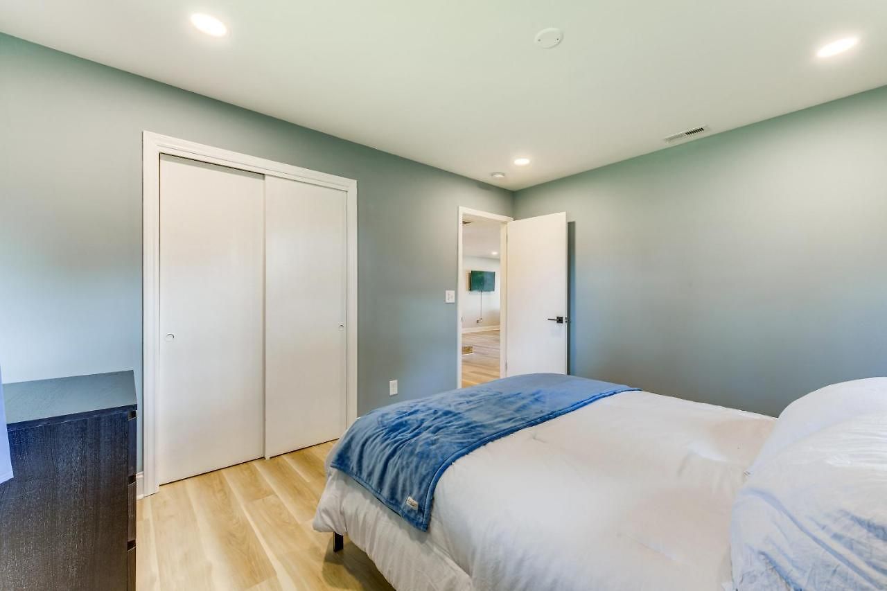 Charming Home: 2 Mi To Downtown!