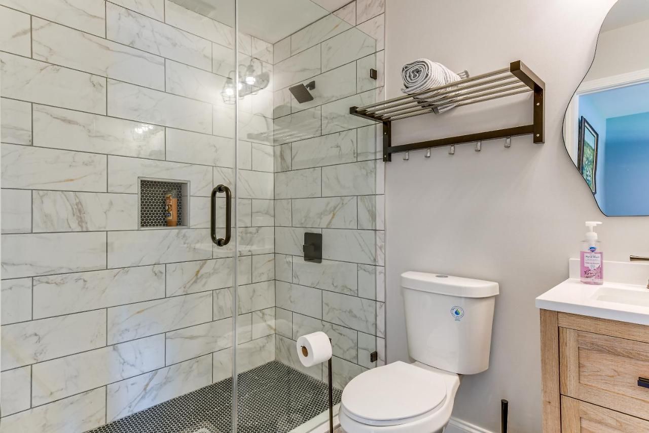 Charming Home: 2 Mi To Downtown! * Charlotte