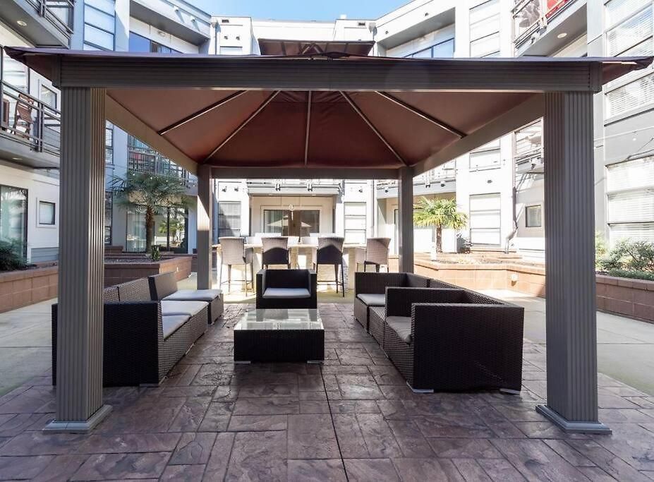 Luxury Wifi, Gym, Pool, Shops & Food! Unit 329 Charlotte