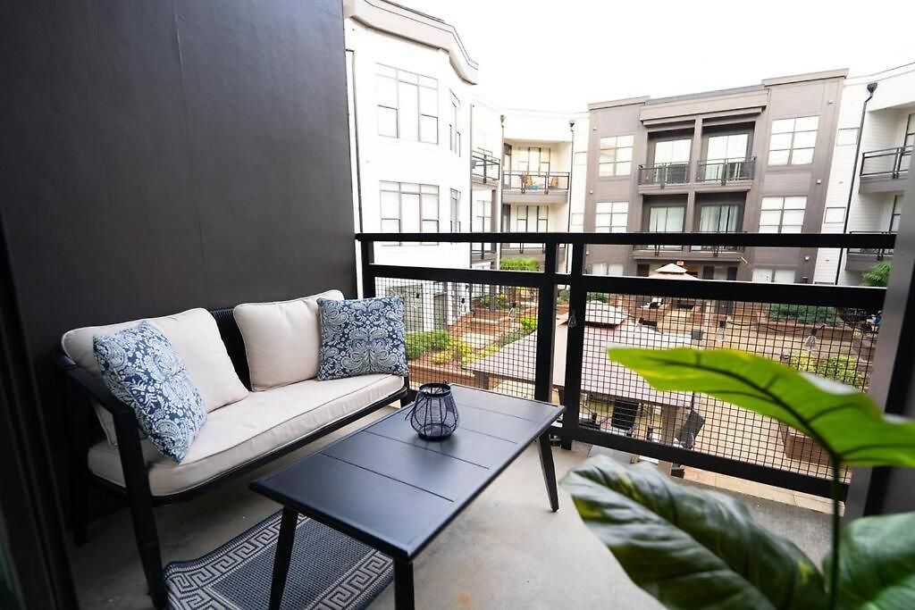 Luxury Wifi, Gym, Pool, Shops & Food! Unit 329 * Charlotte