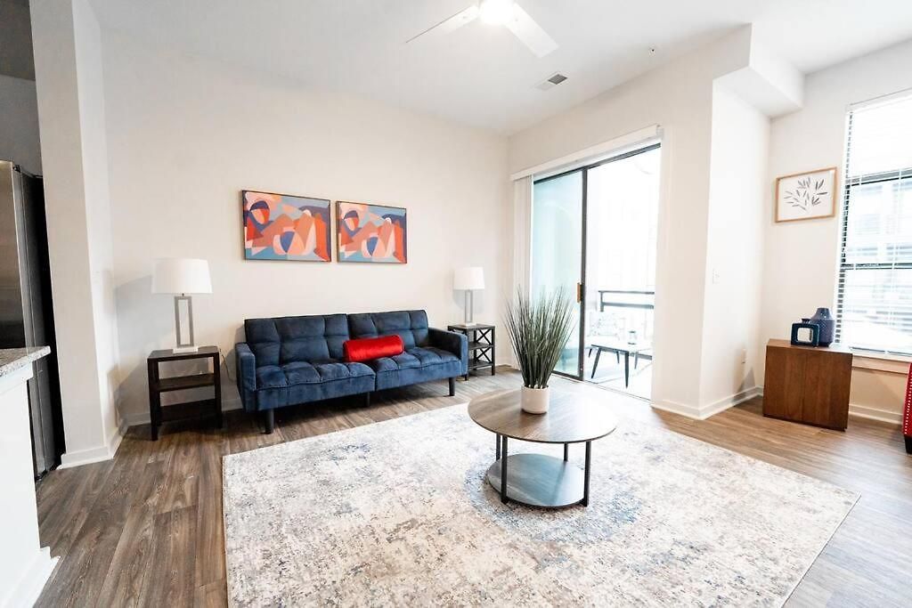 Luxury Wifi, Gym, Pool, Shops & Food! Unit 329 Charlotte