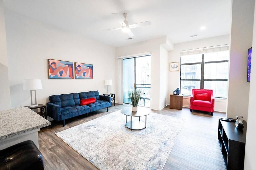 Luxury Wifi, Gym, Pool, Shops & Food! Unit 329 *