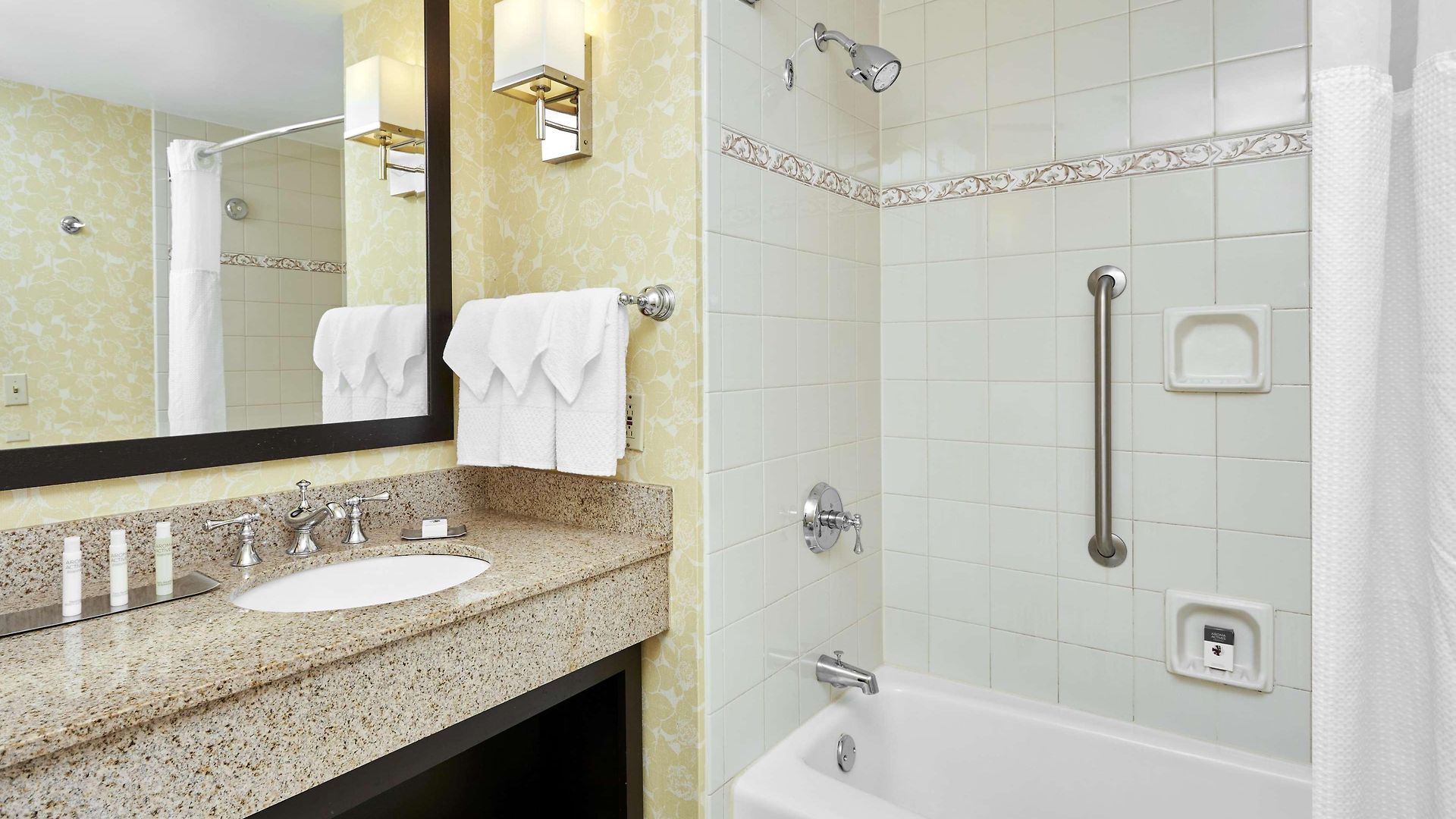 Doubletree By Hilton Uptown Hotel 3*