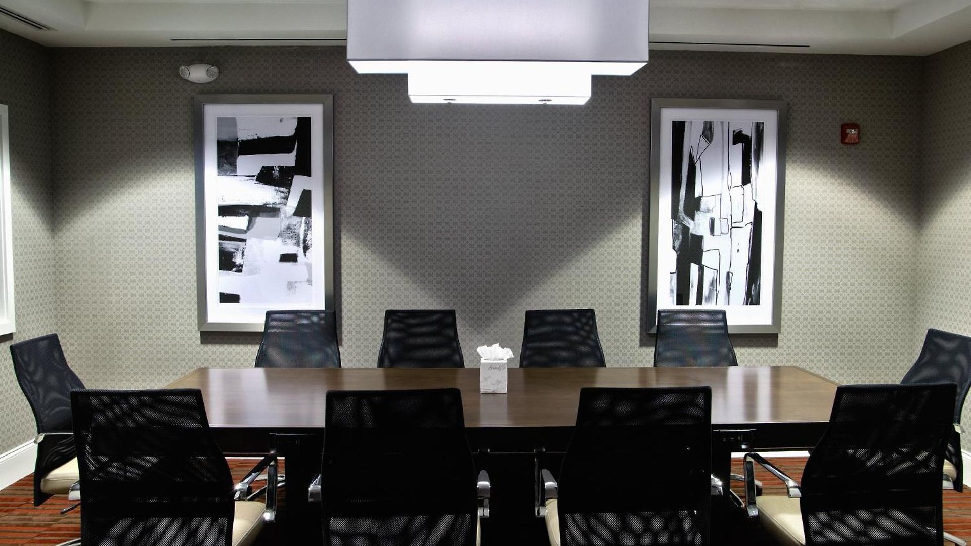 Hotel Airport By Ihg 3*