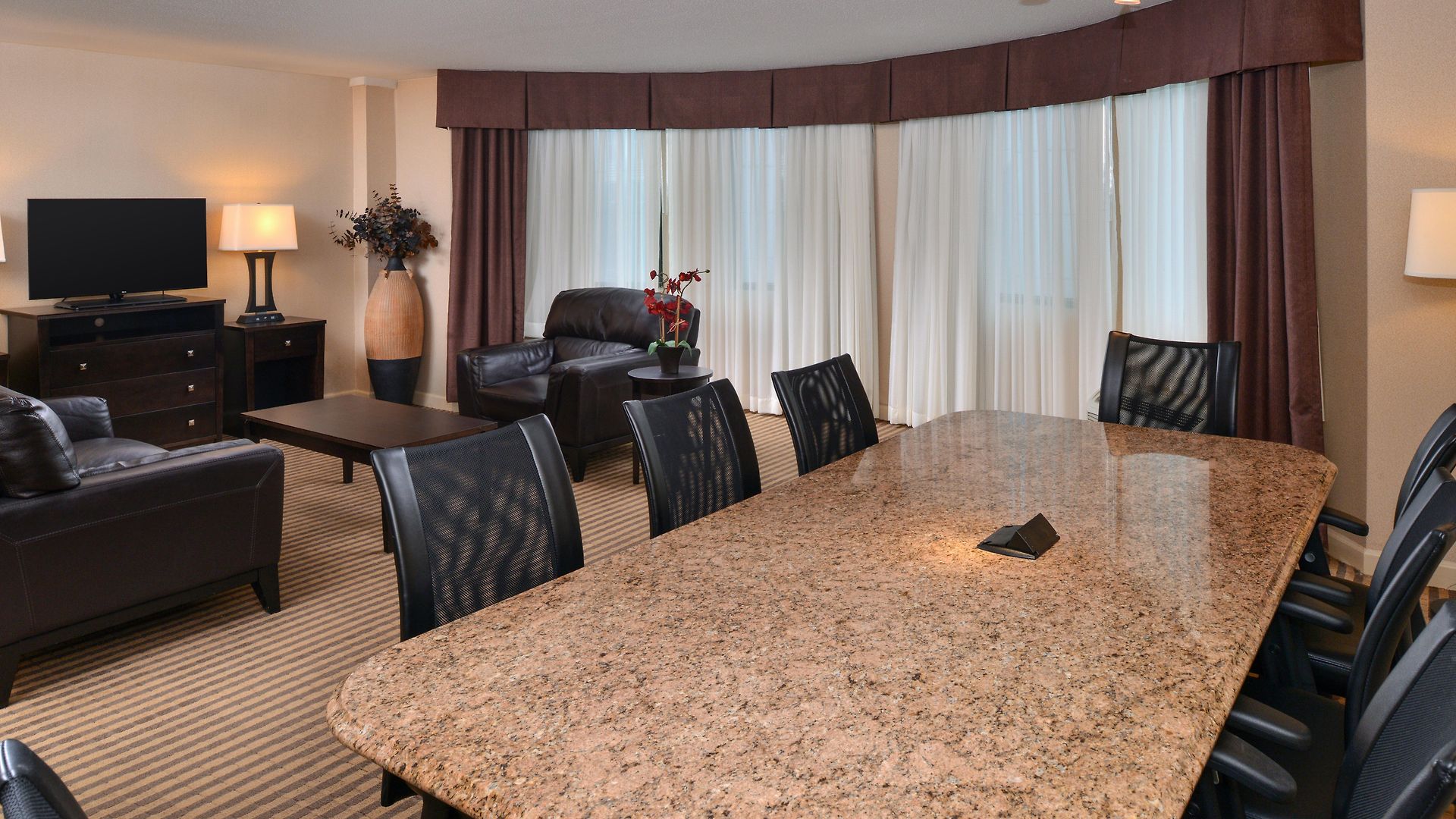 Doubletree By Hilton Center Hotel 4*