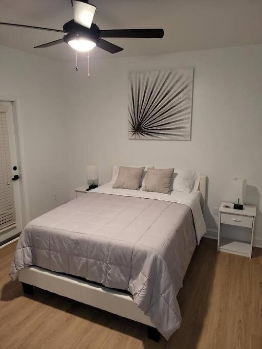 South Charlotte's Cozy & Modern Apartment