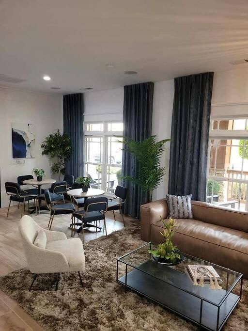 South Charlotte's Cozy & Modern Apartment *
