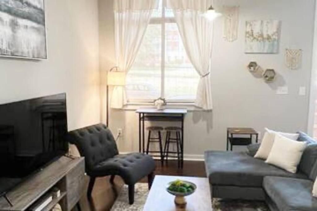 Townhouse In Uptown King Bed-wi-fi-full Kitchen- Washer & Dryer Charlotte