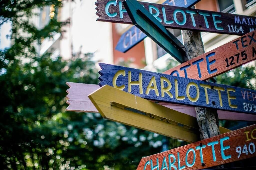 Townhouse In Uptown King Bed-wi-fi-full Kitchen- Washer & Dryer Charlotte