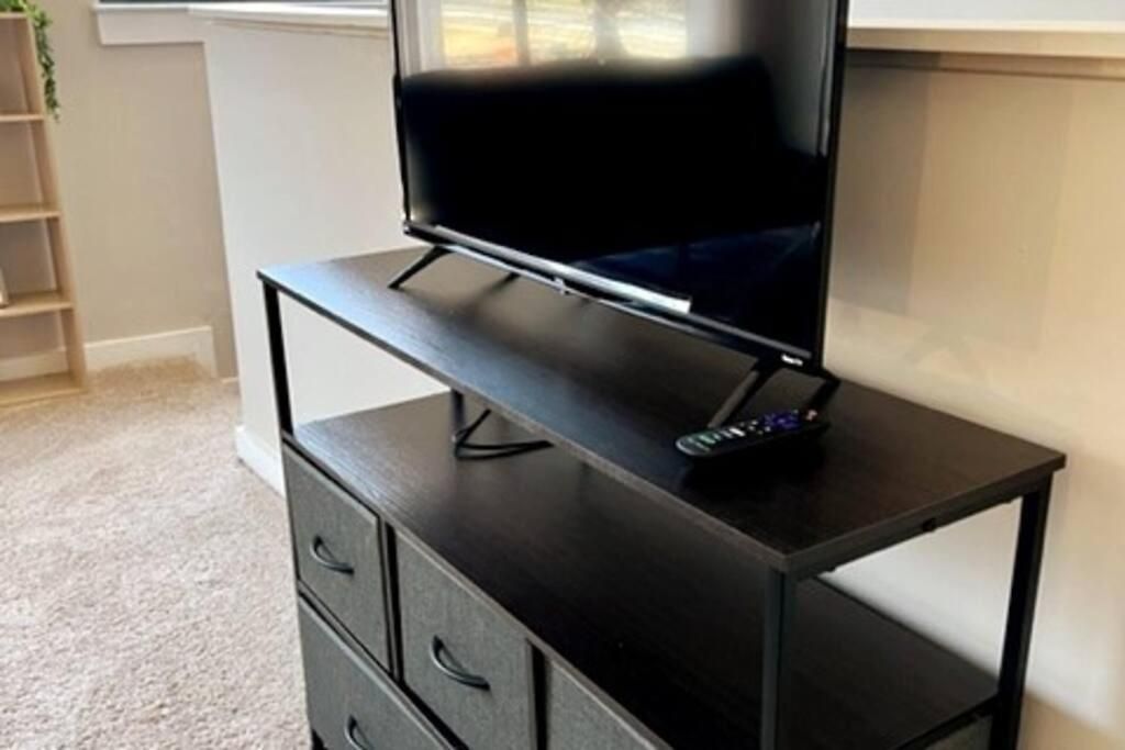 Townhouse In Uptown King Bed-wi-fi-full Kitchen- Washer & Dryer *