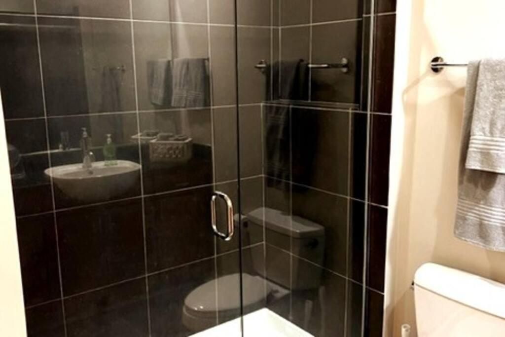 Townhouse In Uptown King Bed-wi-fi-full Kitchen- Washer & Dryer * Charlotte