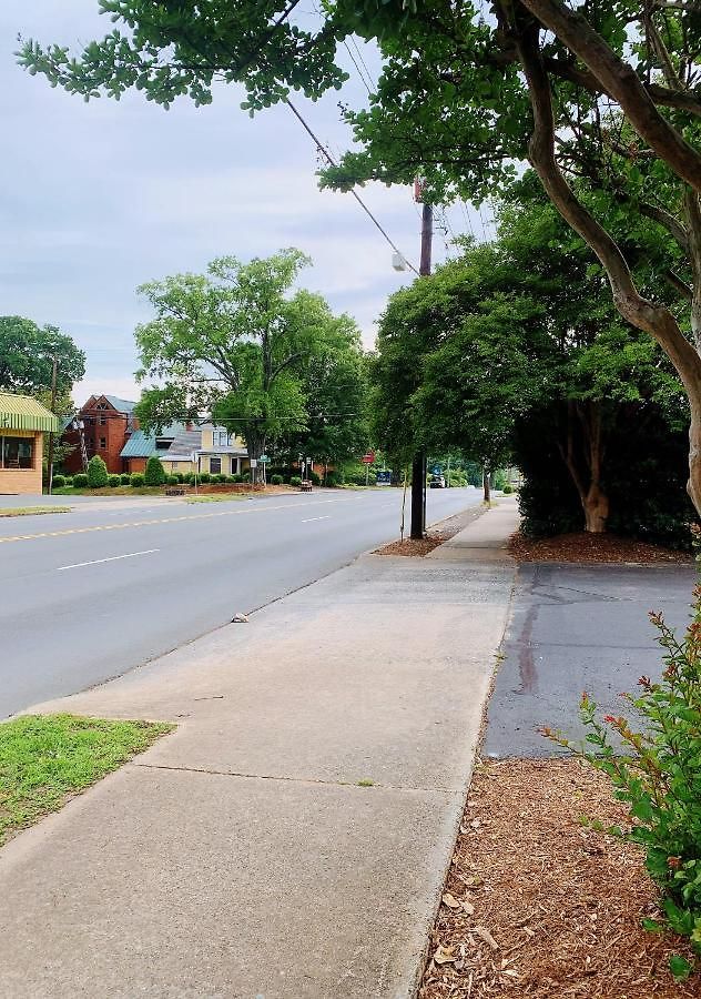 Uptown Area, Cozy King Suite, Quiet And Private, Free Parking, Walk To Restaurants