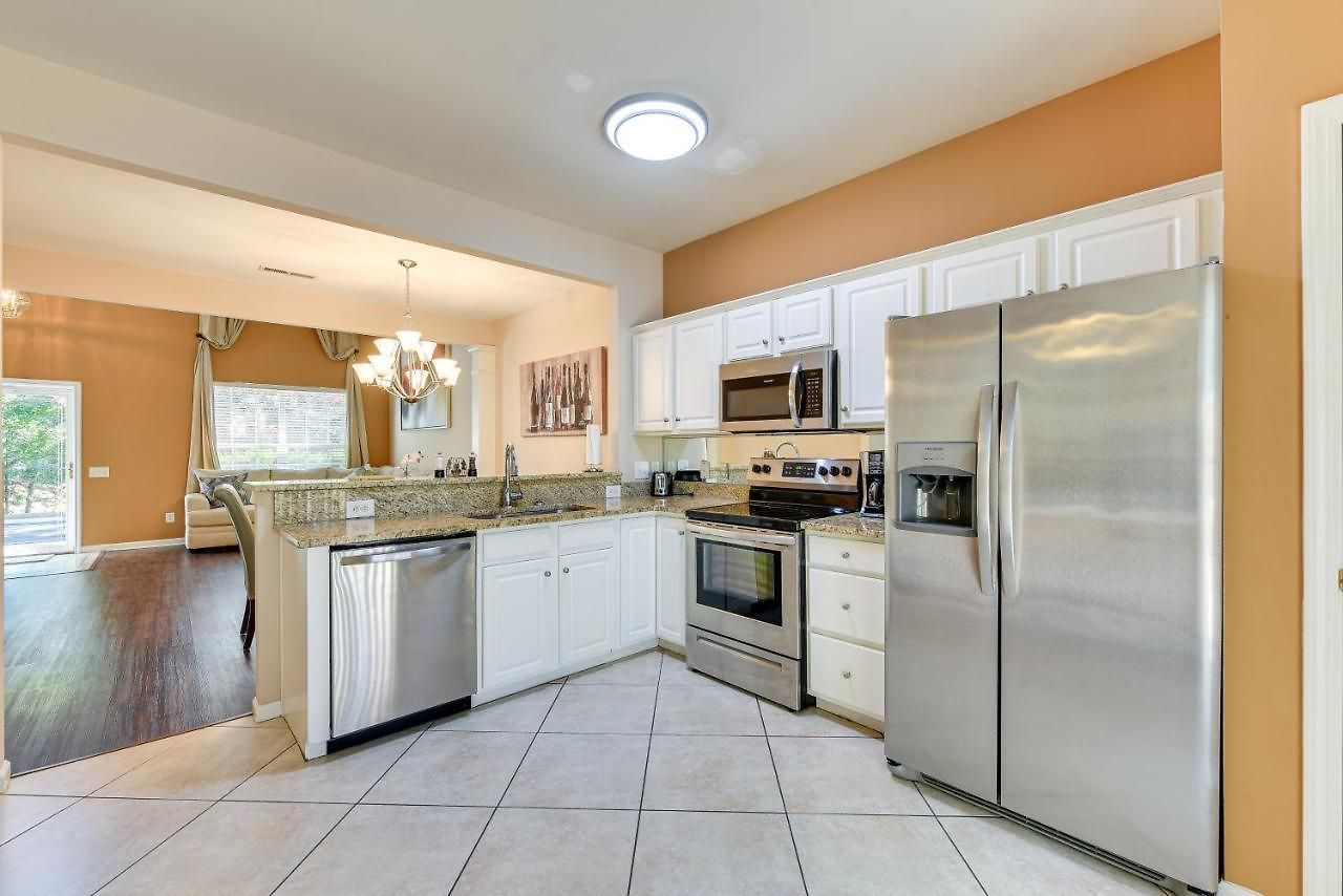 Townhome W/ Deck: 18 Mi To Downtown! Holiday home Charlotte