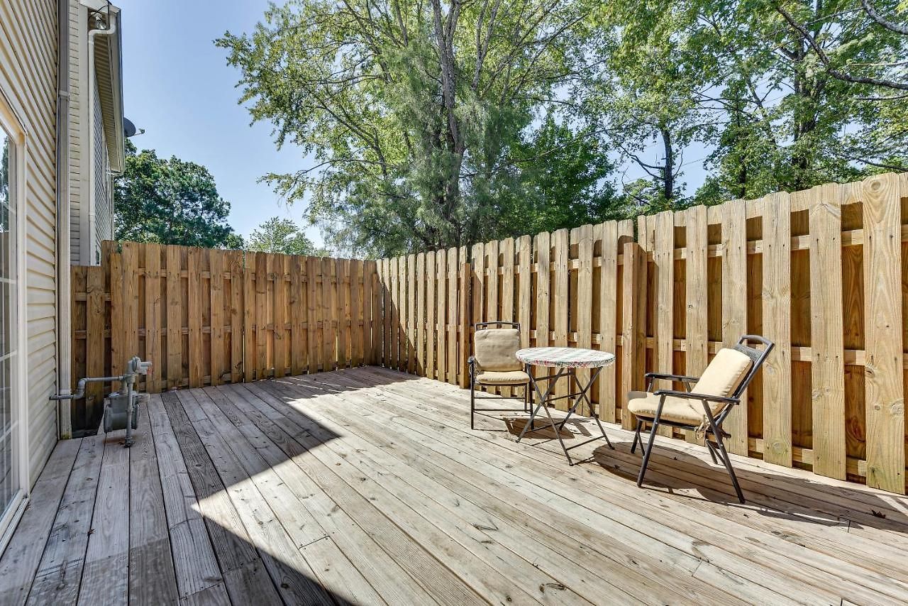 Townhome W/ Deck: 18 Mi To Downtown! *