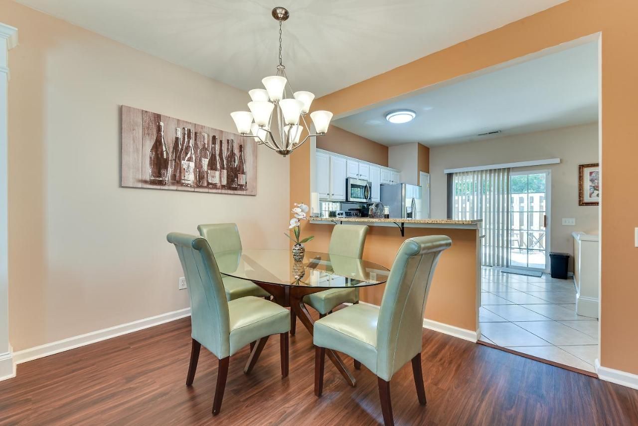 Townhome W/ Deck: 18 Mi To Downtown! * Charlotte