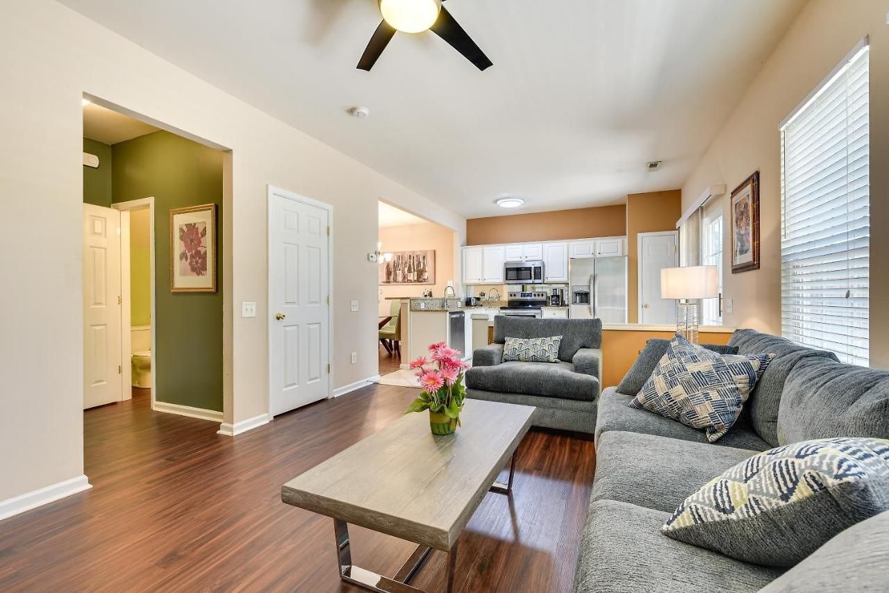 Townhome W/ Deck: 18 Mi To Downtown! Charlotte