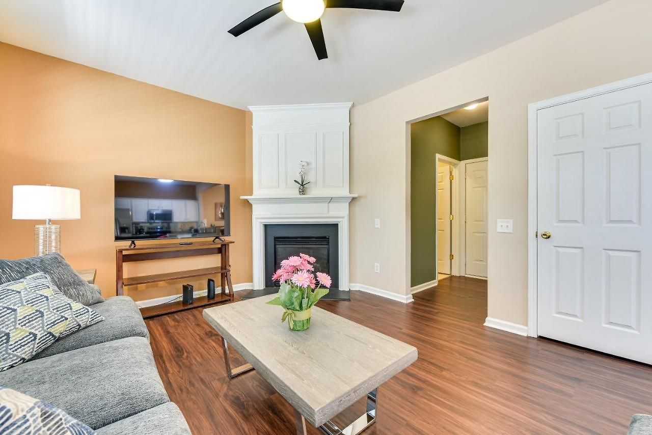 Holiday home Townhome W/ Deck: 18 Mi To Downtown! Charlotte