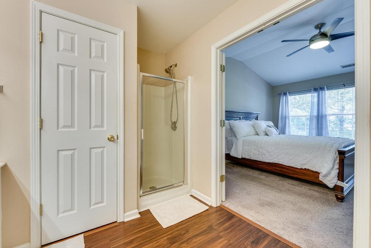 Townhome W/ Deck: 18 Mi To Downtown! Holiday home *