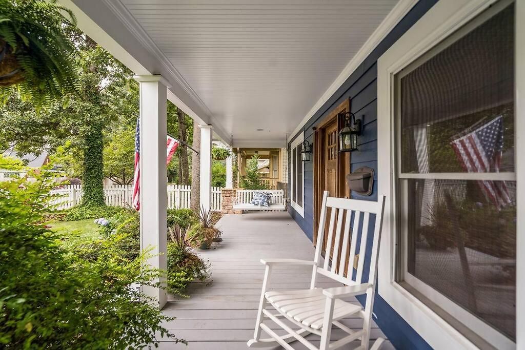 Single Story Fully Fenced Pet Friendly In The Arts District *