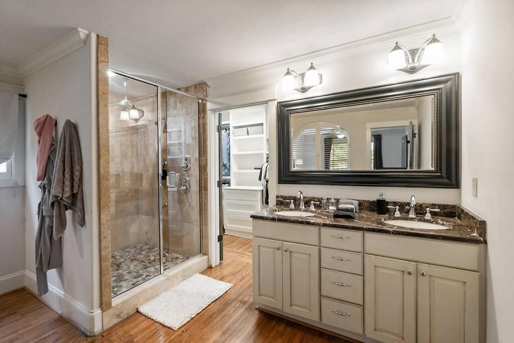 Single Story Fully Fenced Pet Friendly In The Arts District *