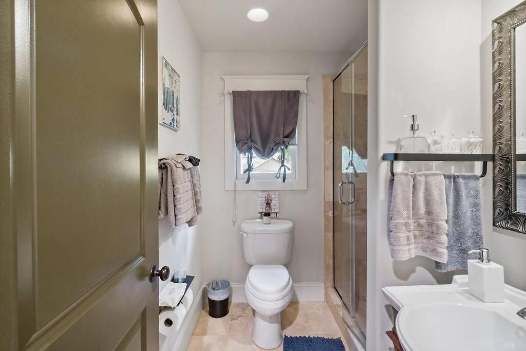 Single Story Fully Fenced Pet Friendly In The Arts District