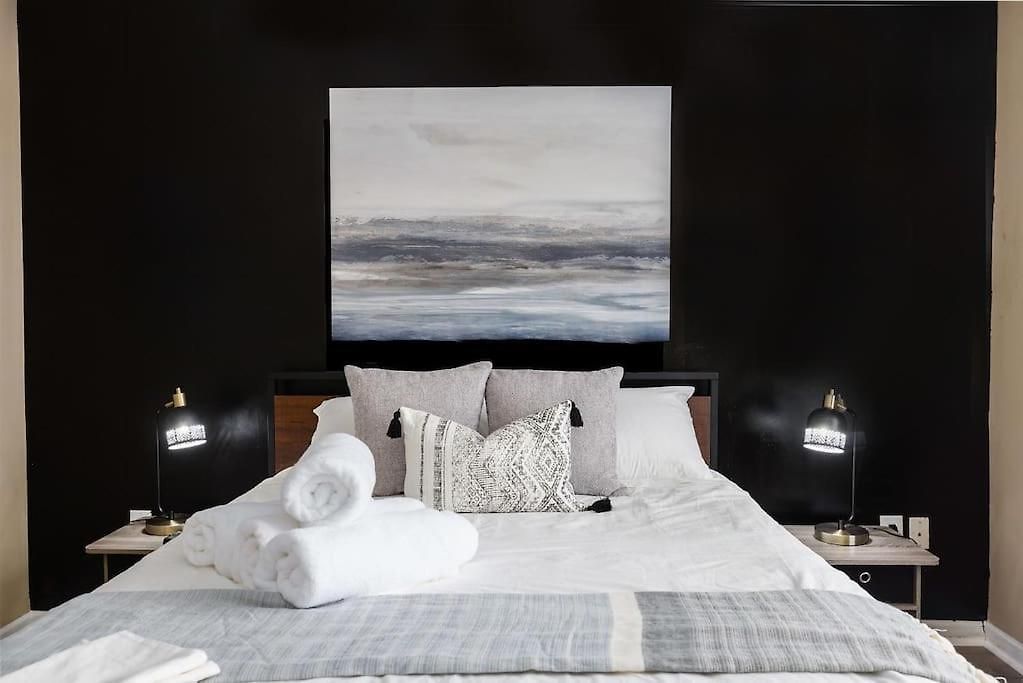 Ballantyne Charming Town Apartment