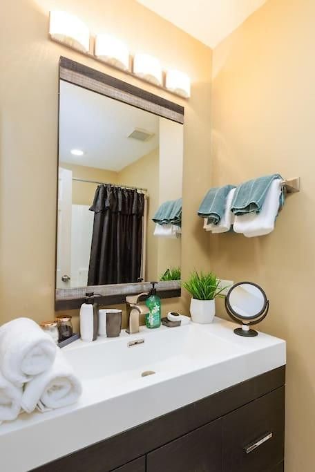 Ballantyne Charming Town Apartment