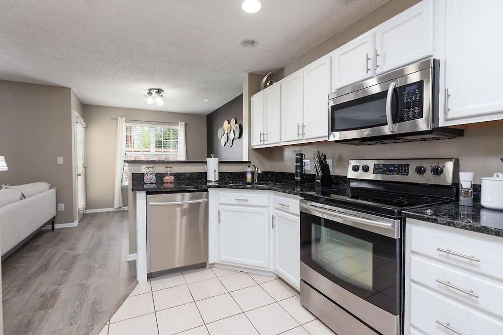 Ballantyne Charming Town Apartment