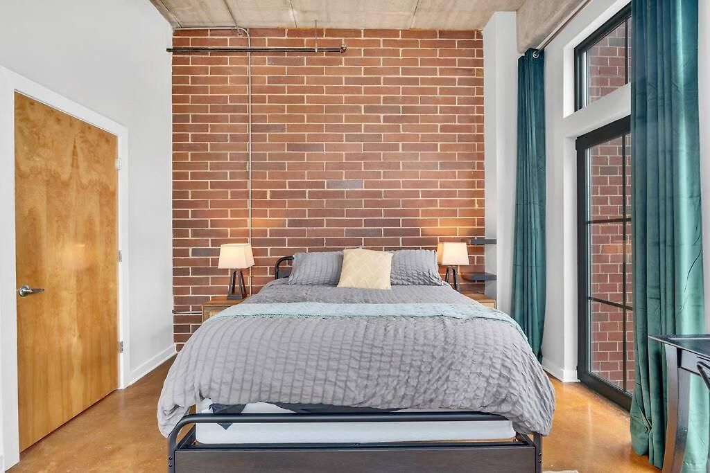 Charming 1br - Full Kitchen - Uptown Living Apartment *