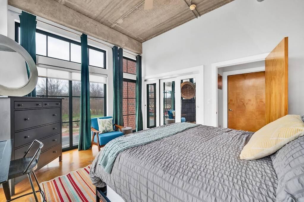 Apartment Charming 1br - Full Kitchen - Uptown Living *