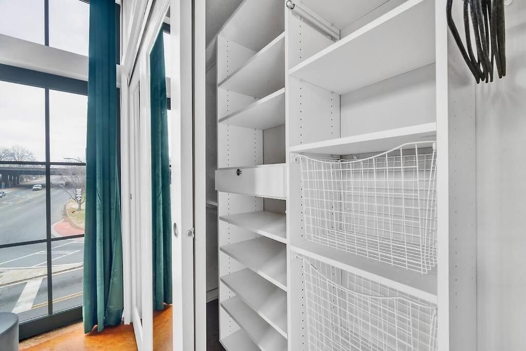 Charming 1br - Full Kitchen - Uptown Living