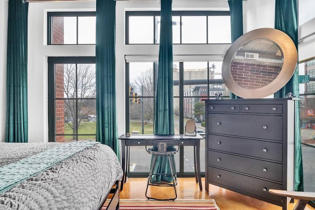 Charming 1br - Full Kitchen - Uptown Living Apartment