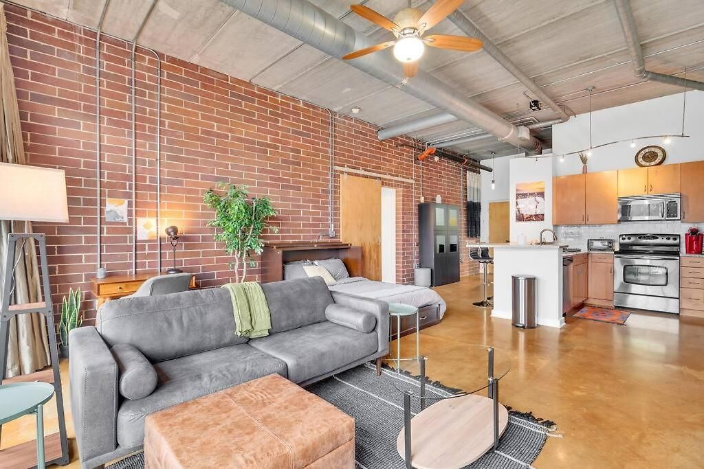 Charming 1br - Full Kitchen - Uptown Living *
