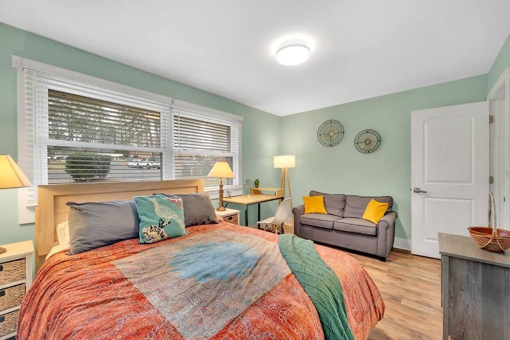 2br Condo~ Relax Or Work Remotely With A+ Location Apartment