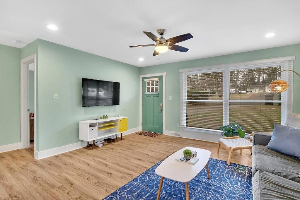 Apartment 2br Condo~ Relax Or Work Remotely With A+ Location *
