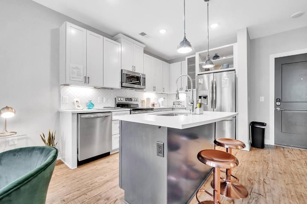Modern Luxury ~ King Bed ~ 1br In Plaza Midwood *