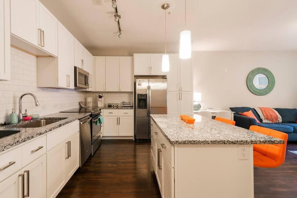 Apartment Luxury Dilworth 1br ◉ Near Food, Shops & Greenway *