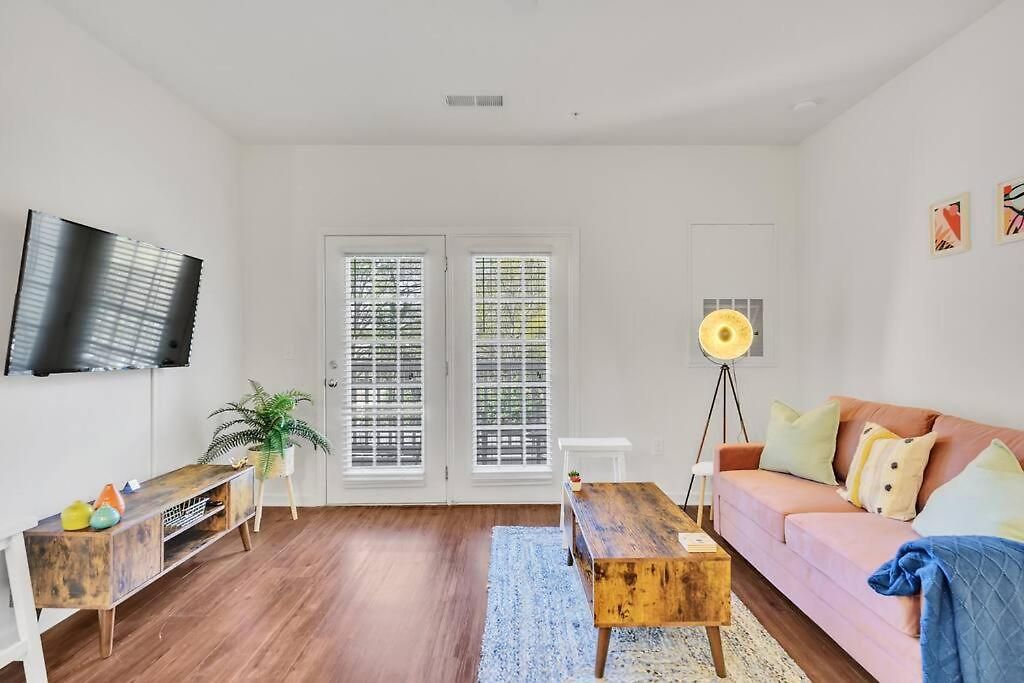 1br King Bed Near Shopping, Dining & Entertainment Apartment