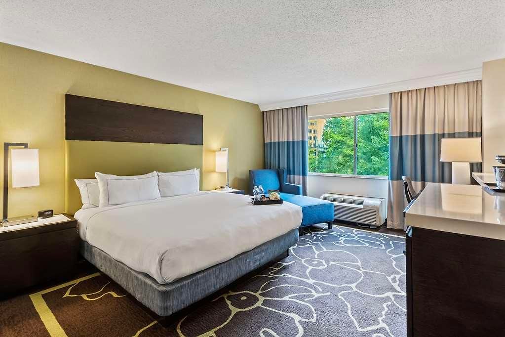 Doubletree By Hilton Uptown Hotel 3*