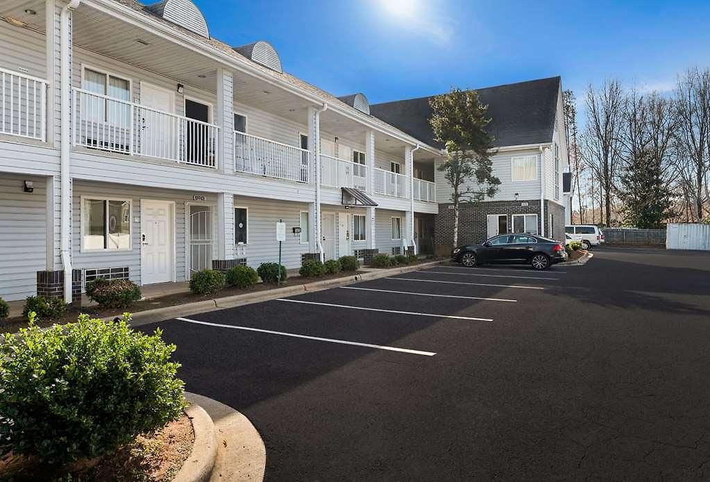 Hotel Rodeway Independence Blvd. *