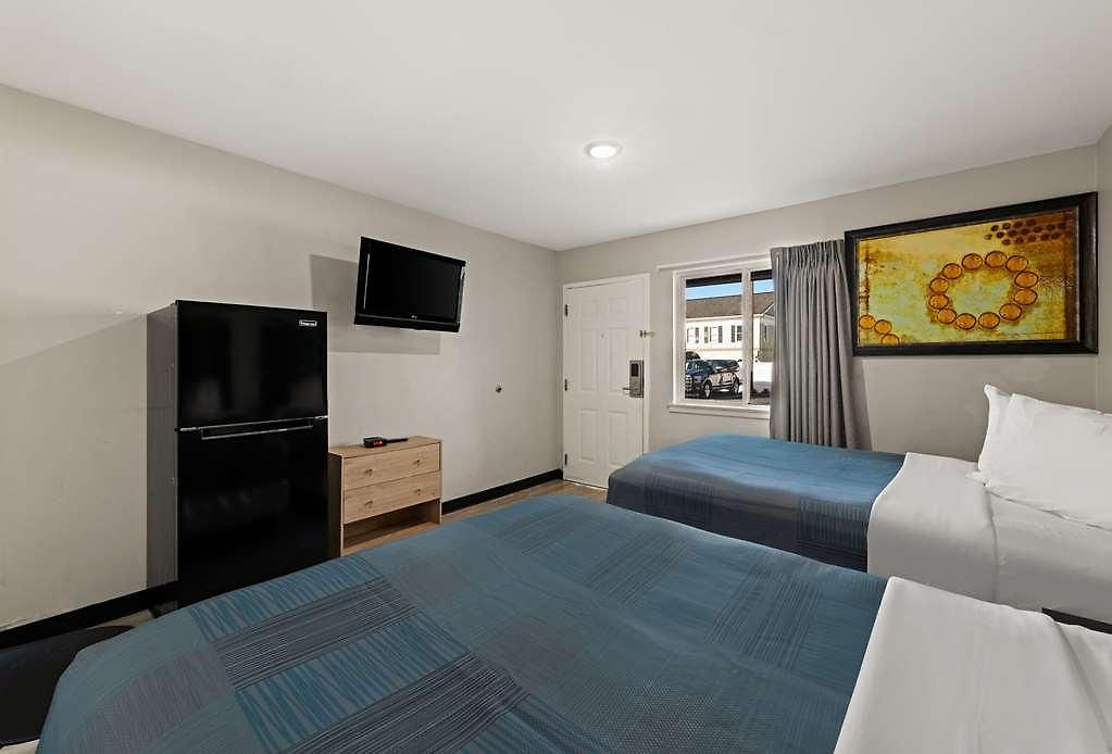 Hotel Rodeway Independence Blvd. *