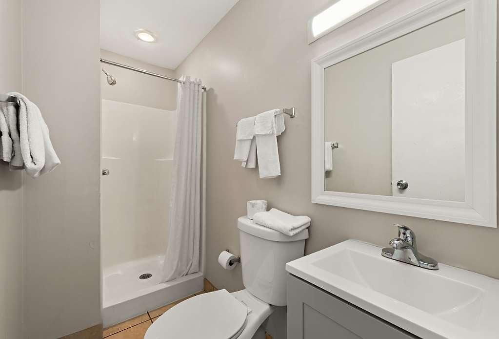 Rodeway Independence Blvd. *