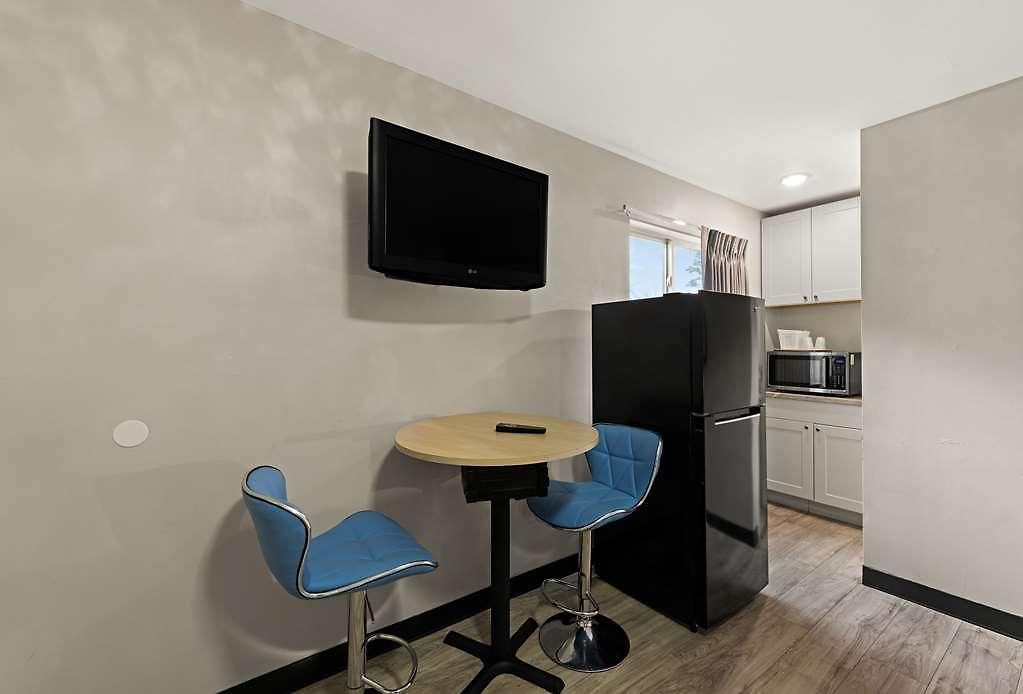 Hotel Rodeway Independence Blvd. *