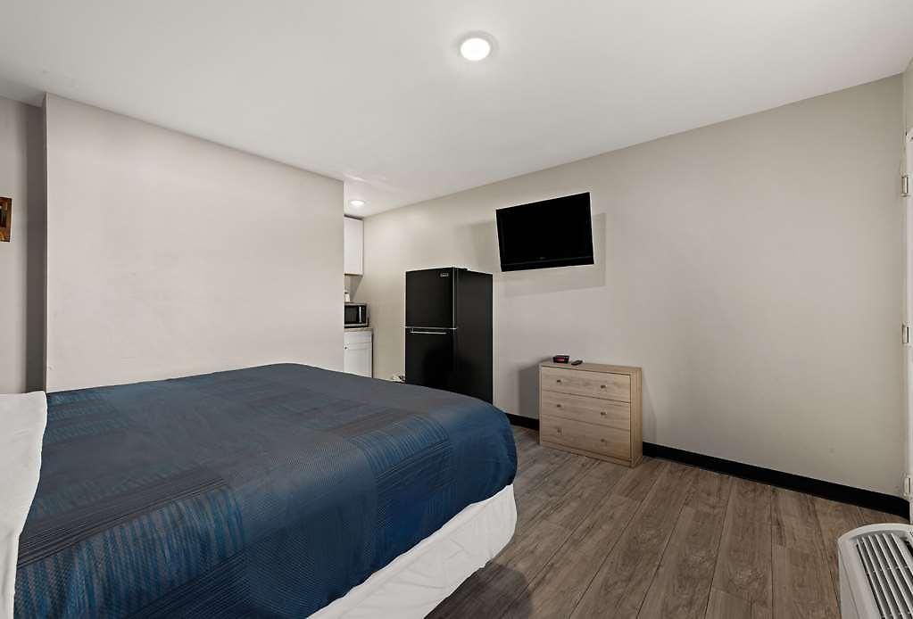 Rodeway Independence Blvd. Hotel *