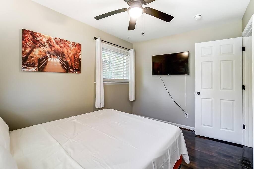 Holiday home Charm Haven With Outdoor Tv Charlotte