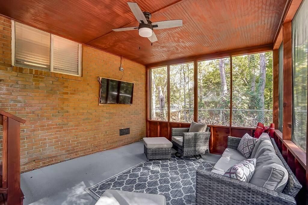 Charm Haven With Outdoor Tv Charlotte