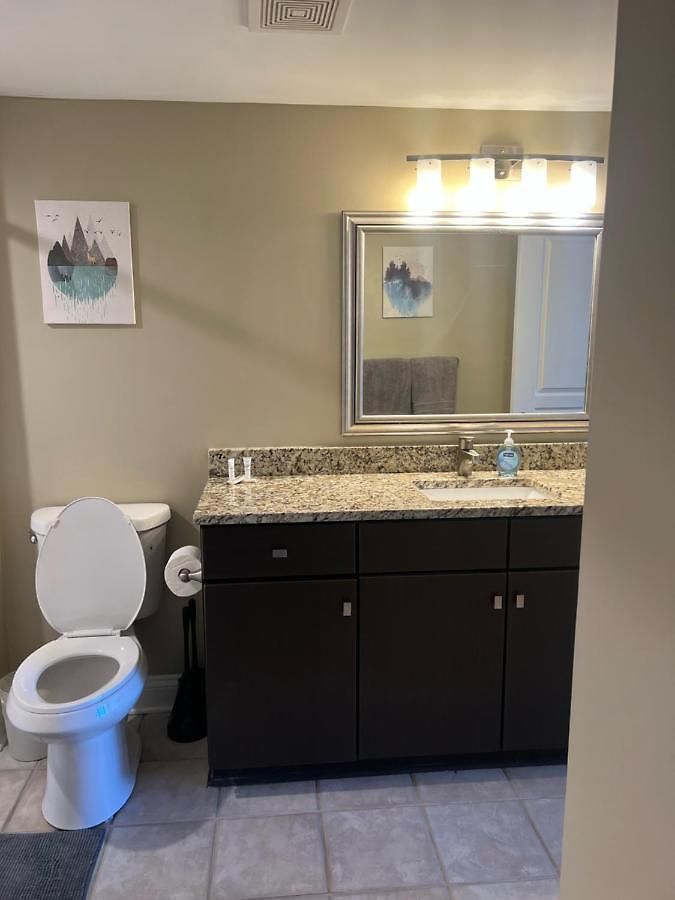 Spacious 2 Bed, 2 Bath Uptown Gem In The Heart Of The City-parking-wi-fi-balcony-walk To Boa Stadium *