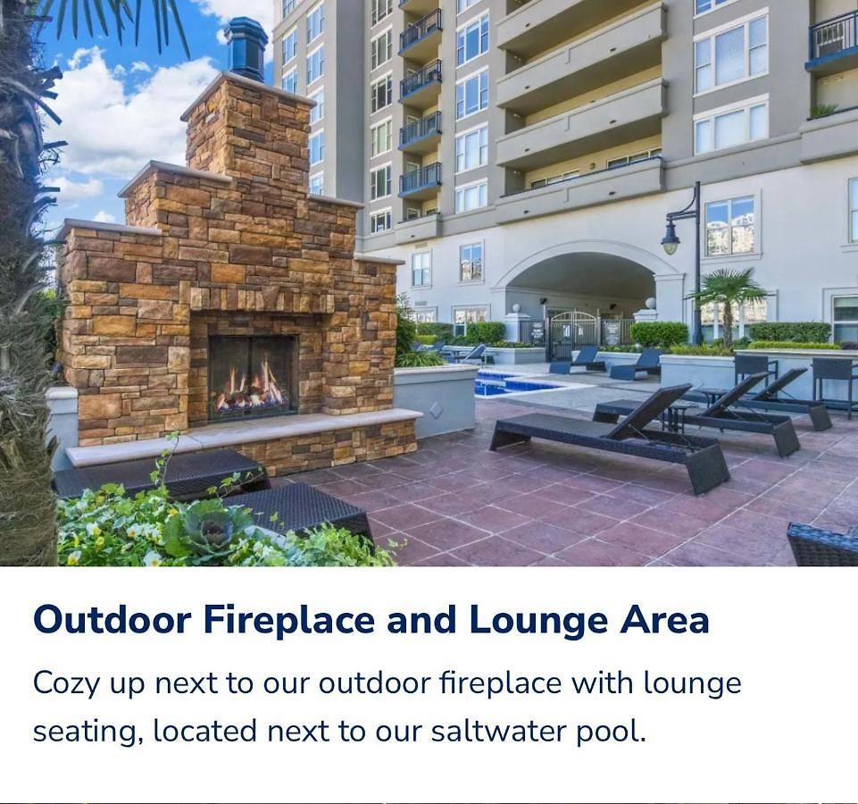 Spacious 2 Bed, 2 Bath Uptown Gem In The Heart Of The City-parking-wi-fi-balcony-walk To Boa Stadium Apartment Charlotte