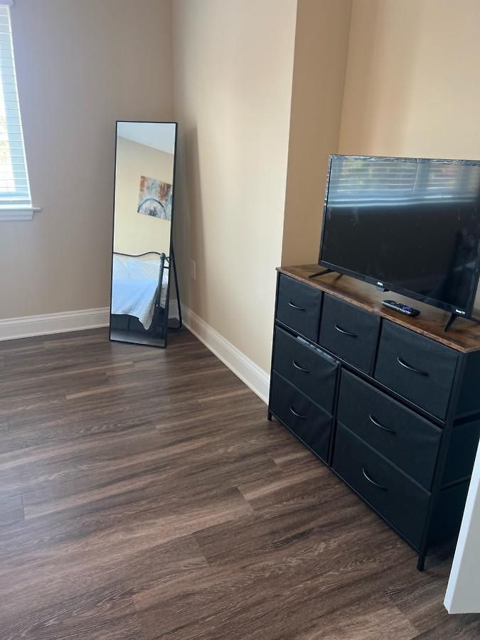 Spacious 2 Bed, 2 Bath Uptown Gem In The Heart Of The City-parking-wi-fi-balcony-walk To Boa Stadium Apartment